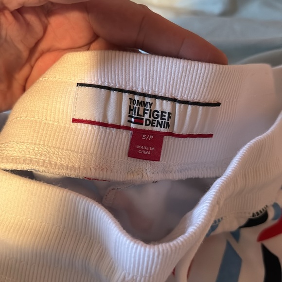 Tommy Hilfiger matching hoodie and shorts brand new , hard to find ! - Picture 9 of 11